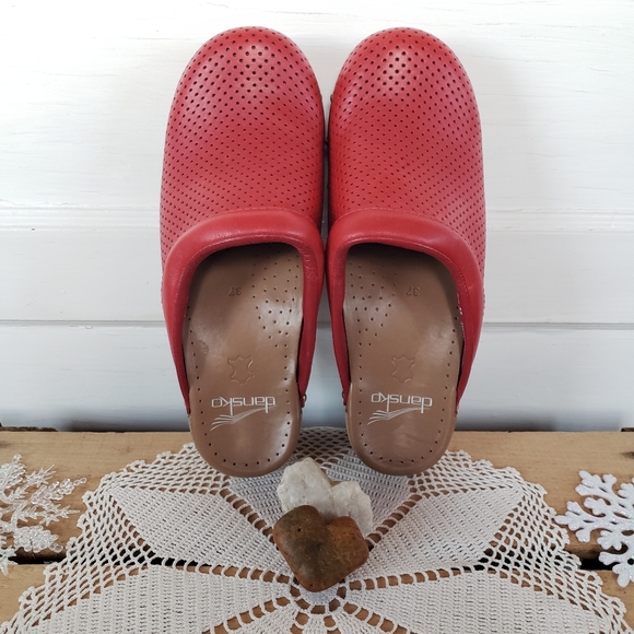 RED Dansko Pro Sonja Perfed Honey Clog Shiny Brass Studs Perforated Leather 37 - Picture 8 of 13